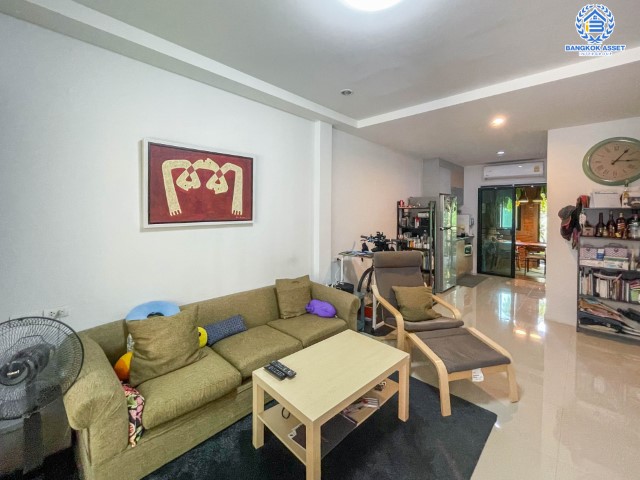 *****ทาวน์เฮ้าส์มือสองย่านกรุงเทพฯ ม.พรีเมี่ยม ไทม์โฮม วงแหวน-อ่อนนุช เนื้อที่กว้างขวางถึงเกือบ 28 ตร.ว. ฟังก์ชัน 3 ห้องนอน 2 ห้องน้ำ 2 ที่จอดรถ แถมฟรี! 4 เครื่องปรับอากาศ 1 เครื่องทำน้ำอุ่น บนทำเลดี ติดถ.กาญจนาภิเษก ใกล้สนามบินสุวรรณภูมิ และทางด่วน "บางนา"